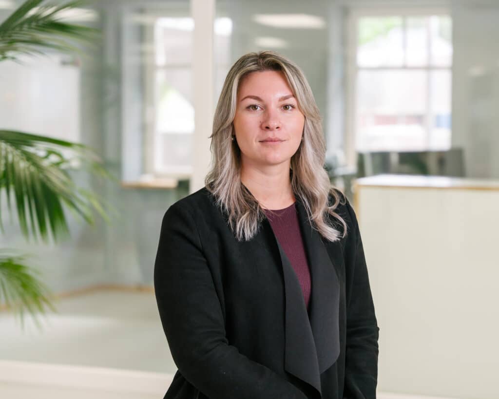 Darina Karpova, Personalreferentin